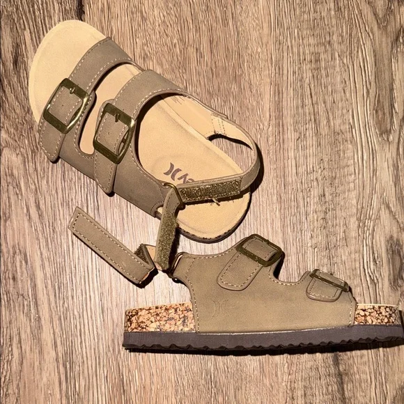 Hurley brand Tan Kids Sandals with Velcro Straps - Picture 5 of 5